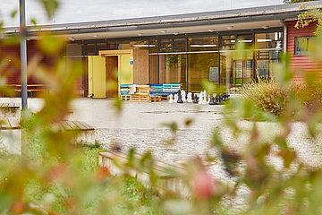 Schulhof der Montessori Biberkor Schule